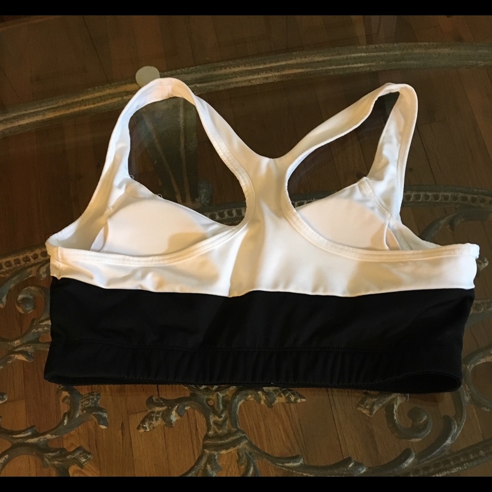 Sports bra 🦋 - Picture 2 of 3